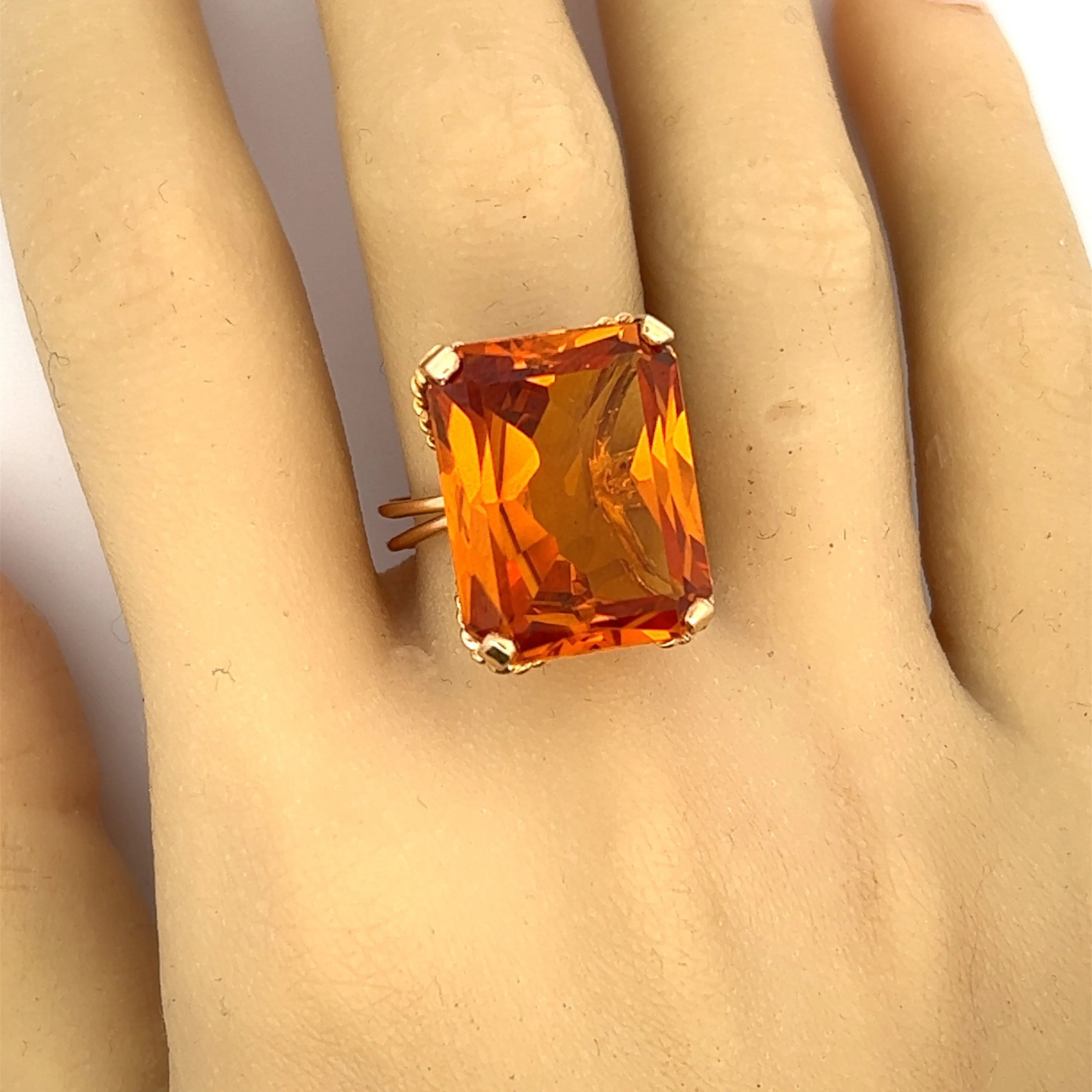 Golden Sapphire & 14ct Yellow Gold Cocktail Ring